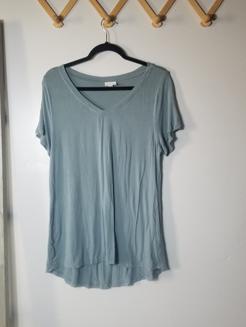 LULAROE WOMEN'S V-NECK SHORT SLEEVE BLUE BLOUSE SIZE LARGE